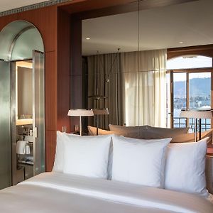 Zimmer mit Kingsize-Bett